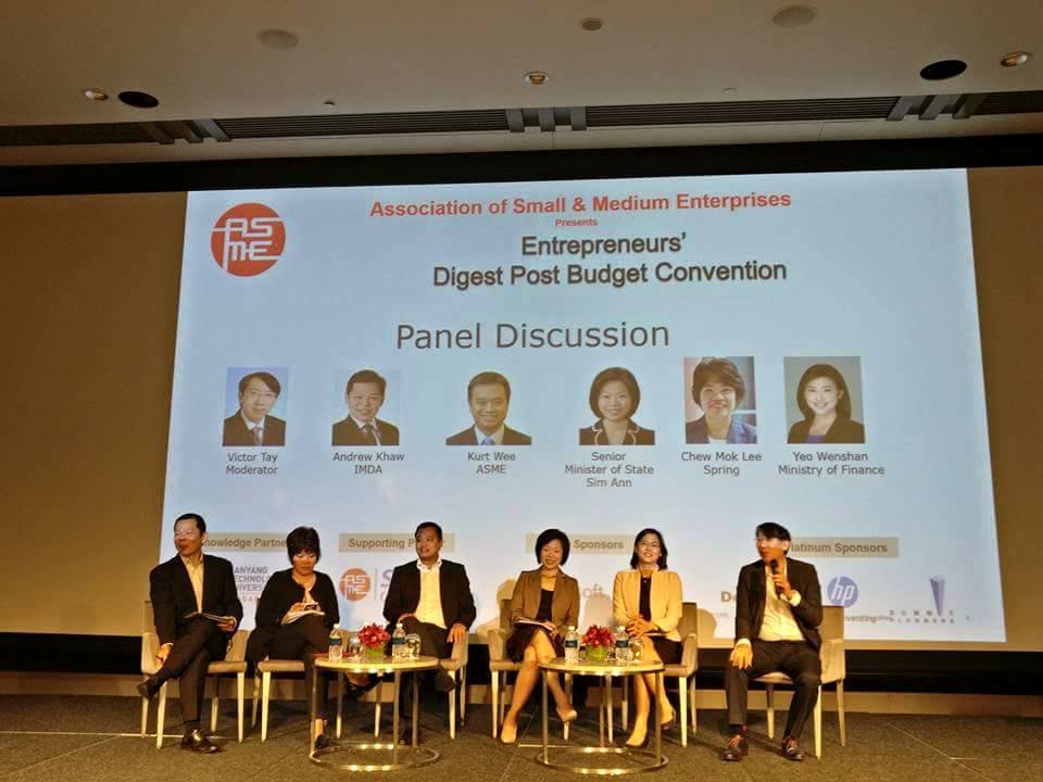 Chairing a discussion session with Senior Minster of State, Sim Ann